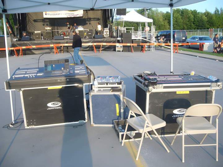 Mise en place tables de mixage pour événement en plein air Saint-Jean-sur-Richelieu